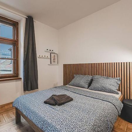 Carolina'S Yoga Apartment Hradec Kralove Exterior photo