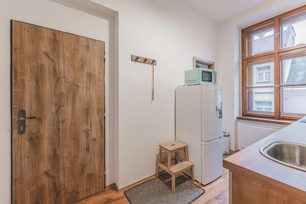 Carolina'S Yoga Apartment Hradec Kralove Exterior photo