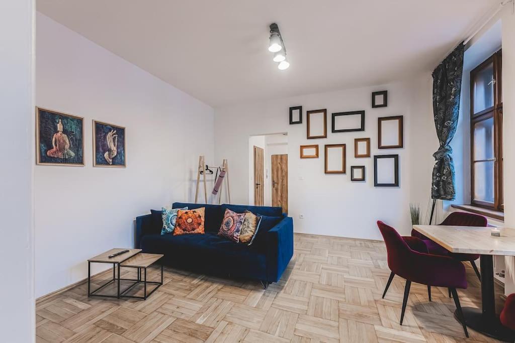 Carolina'S Yoga Apartment Hradec Kralove Exterior photo